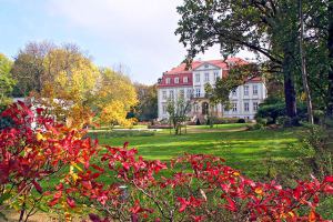 Schloss Güldengossa in Herbstfarben