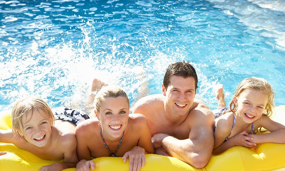 Familie im Wasser